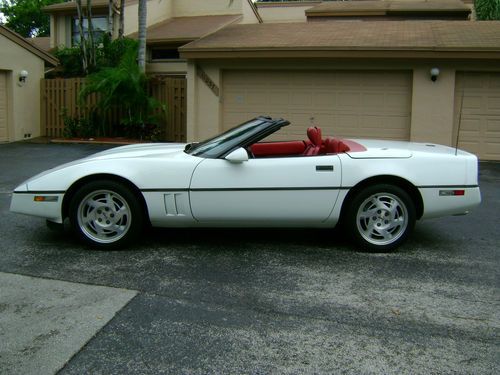 1990 corv. conv- 43000mi - 6 spd- white/red - 1 of only 513- mint &amp; all orig.