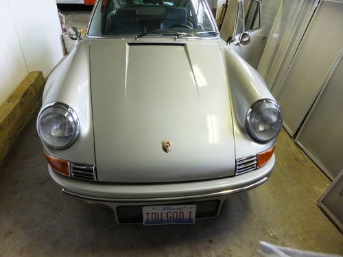 1969 PORSCHE 911 E COUPE (RARE! FACTORY SUNROOF)-LOW RESERVE!!!!, image 2