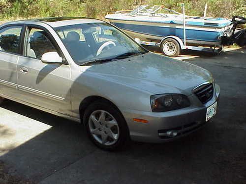 2005 hyundai elantra, one owner, low miles,  runs and looks great, sun roof