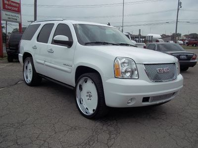 WARRANTY AND FINANCING AVAILABLE! 2007 YUKON CUSTOM SOUNDS LEATHER SEATS, image 2