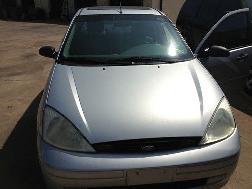 2000 ford focus se sedan 4-door 2.0l