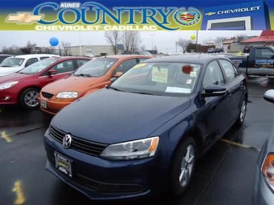 Tdi diesel manual 2.0l cd ipod cable sirius radio moonroof fwd