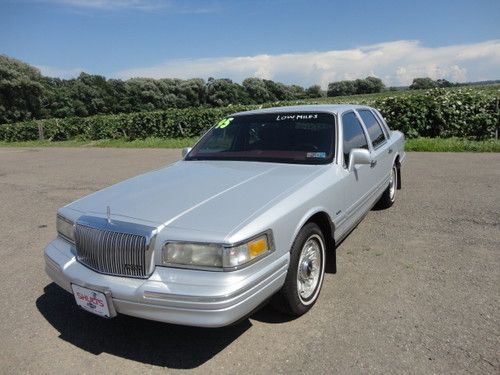 1995 lincoln town car executive series....only 54k miles..check it out!!!!th