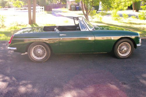 1963 MGB Convertible/Roadster British Racing Green Beauty, image 3