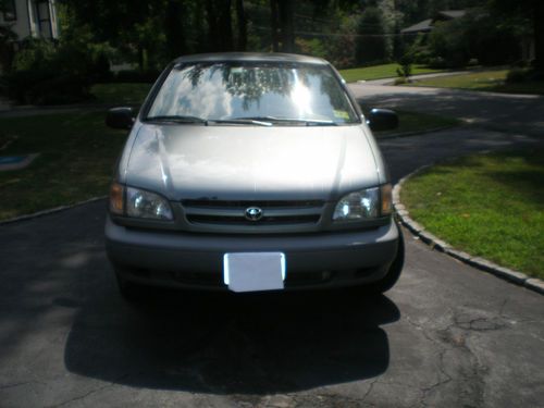 2000 Toyota Sienna CE Mini Passenger Van 5-Door 3.0L, image 2
