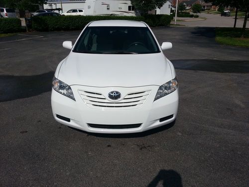 2009 Toyota Camry LE Sedan 4-Door 2.4L, image 2