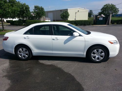 2009 Toyota Camry LE Sedan 4-Door 2.4L, image 3