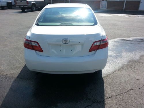 2009 Toyota Camry LE Sedan 4-Door 2.4L, image 4