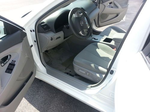 2009 Toyota Camry LE Sedan 4-Door 2.4L, image 8
