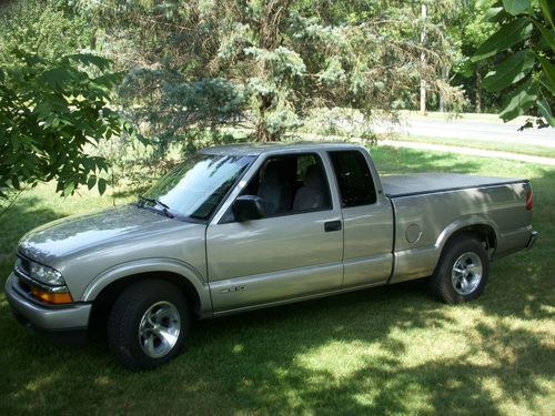 2002 chevrolet s-10 ext cab  no rust  low miles