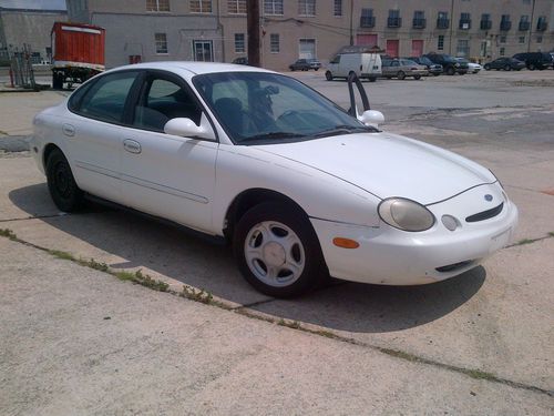 1996 ford taurus gl sedan 4-door 3.0l