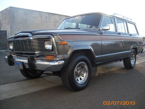 Jeep custon wagoneer no rust  4 door 4x4 low miles classic