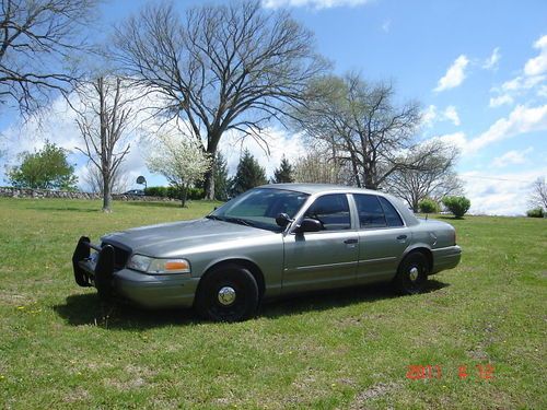 2004 ford crown victoria police interceptor sedan 4-door 4.6l lights siren radio