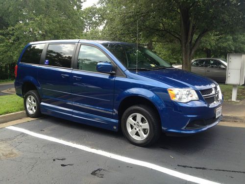 2011 dodge grand caravan sxt mini passenger van 4-door 3.6l