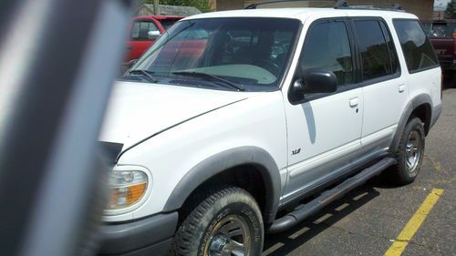 2000 ford explorer 156,850 miles no key no start  clean interior no key no key