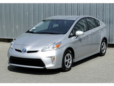 2012 toyota prius hybrid 1-owner off lease gas saver great deal