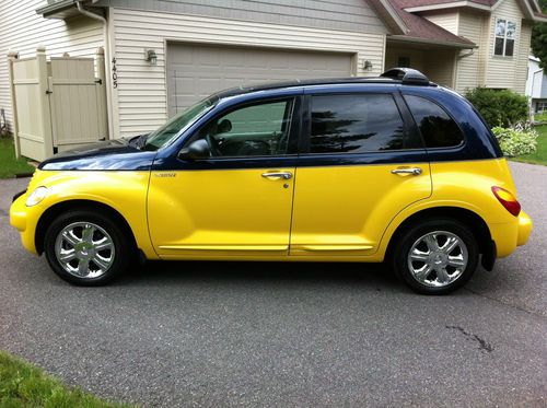 University of michigan  pt cruiser. factory painted special michigan addition.