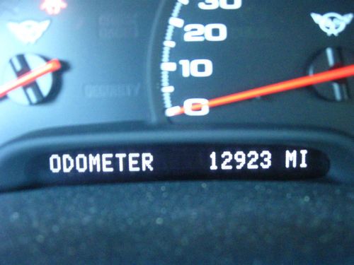 2004 Chevrolet Corvette Convertible, 12,900 MILES!!! AWESOME., image 3