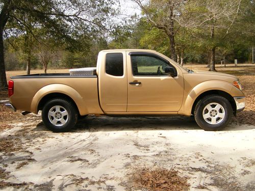 2005 Nissan Frontier Truck, image 2