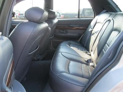 4dr Sdn LS 4.6L Power Windows Power Door Locks Tilt Wheel Cruise Control Compass, image 7