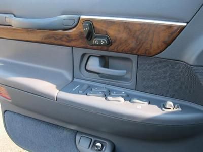 4dr Sdn LS 4.6L Power Windows Power Door Locks Tilt Wheel Cruise Control Compass, image 17