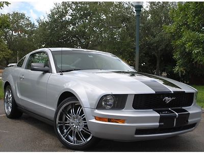 2006 mustang 4.0l v6, 5- speed manual trans, 20" chrome wheels, no reserve.