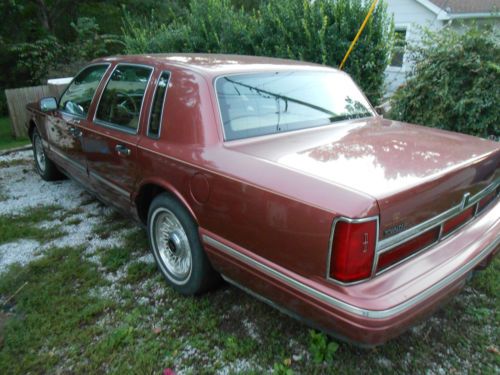 1995 LINCOLN TOWN CAR EXECUTIVE 4DR SEDAN, image 3