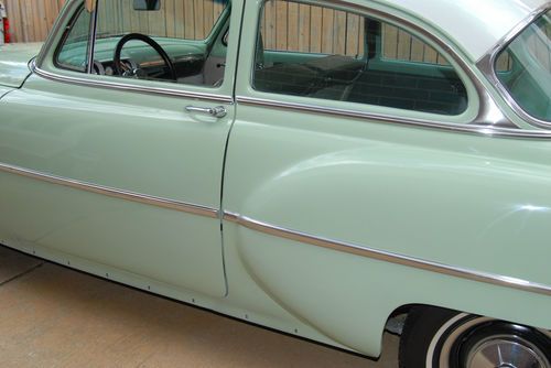1954 Chevolet 210 DelRay, full frame-off restomod, 350/350, disc brakes, NICE, image 3