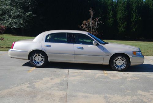 2001 Lincoln Town Car Cartier L Sedan 4-Door 4.6L, image 2