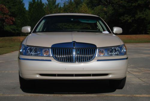 2001 Lincoln Town Car Cartier L Sedan 4-Door 4.6L, image 3