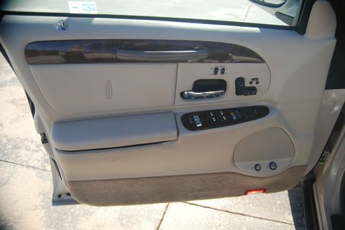 2001 Lincoln Town Car Cartier L Sedan 4-Door 4.6L, image 9