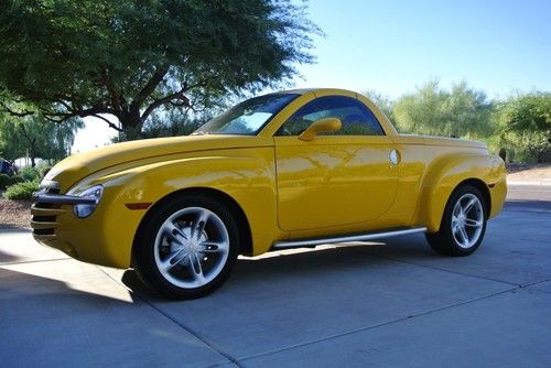 2004 chevrolet ssr base convertible 2-door 5.3l