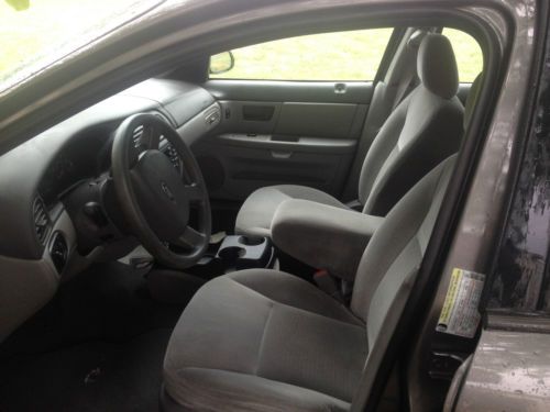 2005  gray ford taurus 4d se v6