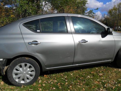 2013 Nissan Versa  Gray Only 12,189 Miles!, image 3