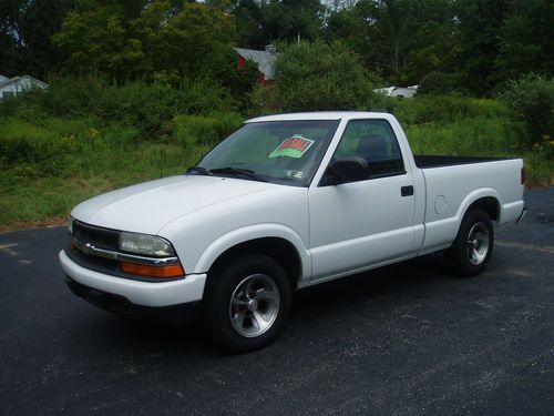 2003 chevrolet s10 shortbed,2 wheel drive,4 cyl.25k miles