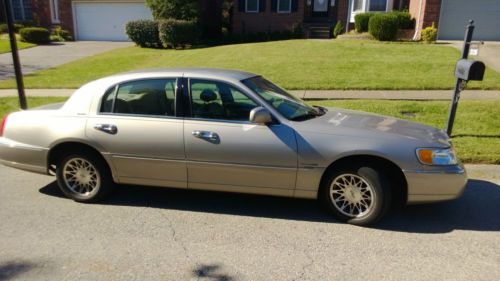 2000 lincoln continental low miles, one owner, always garaged