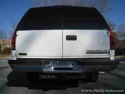 NO RESERVE! 1-OWNER! CLEAN CARFAX! TOW PACKAGE! 3RD ROW SEATS! 4WD CHEVY BURBAN, image 9