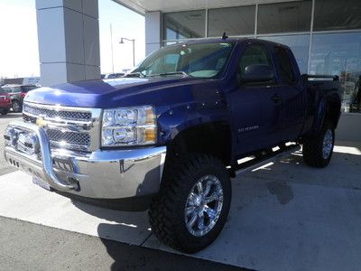 New blue tan interior vortec 5.3l v8 7.5" rough country lift  20" wheels chrome