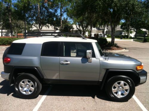 2010 toyota fj cruiser base sport utility 4-door 4.0l