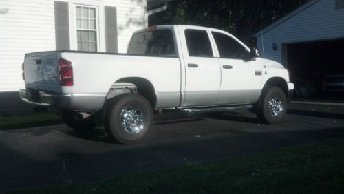 dodge ram 2500 4x4 diesel 6.7 crew cab short bed white, image 3