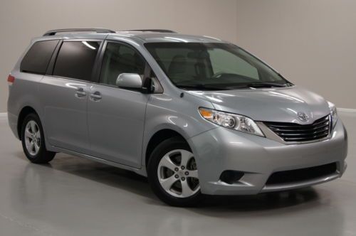 2011 toyota sienna le 1-onwer off lease non smoker