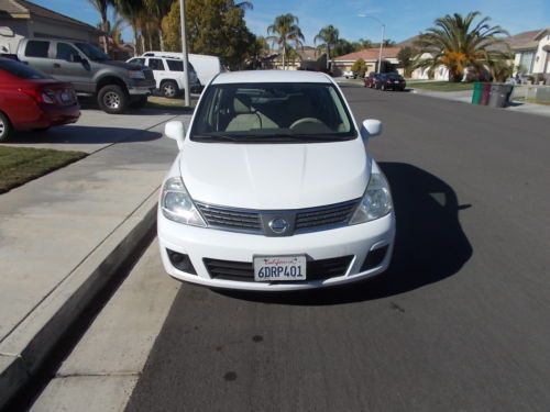 White 2009 nissan versa