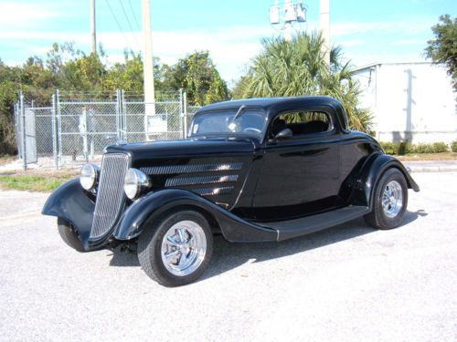 1934 ford 3 window coupe,black,black leather,350 chevy,700r/4,air/heat,must see!