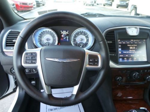 2012 Chrysler 300 Limited 3.6L  Rear Wheel Drive, image 3