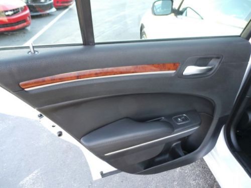 2012 Chrysler 300 Limited 3.6L  Rear Wheel Drive, image 14