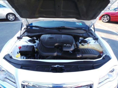 2012 Chrysler 300 Limited 3.6L  Rear Wheel Drive, image 18