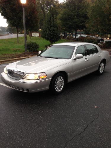 2004 lincoln town car signature sedan 4-door 4.6l