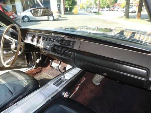 Hardtop Dodge Charger Sports 68 new battery and a new aluminum radiator, image 10