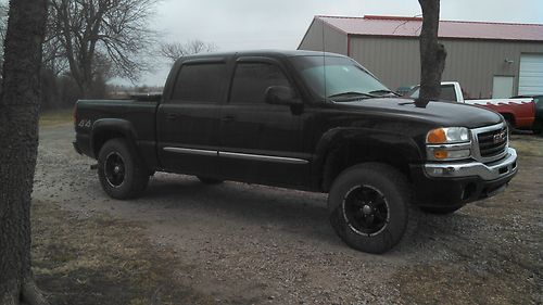 2006 gmc 1500 four door 4x4 truck