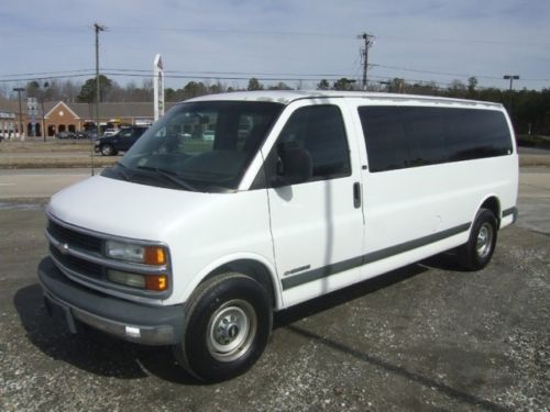 2002 chevrolet express 15 passenger van 3500 white